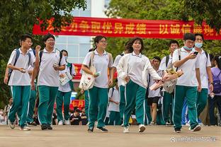 妙手空空！赫伯特-琼斯完成5次抢断 ＞灰熊首发五人的3次